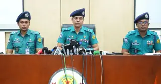 ‘ঘুমন্ত স্ত্রীকে কুপিয়ে হত্যার পর মরদেহ চাদর-ওড়না মুড়িয়ে ডিপ ফ্রিজে রাখেন স্বামী’